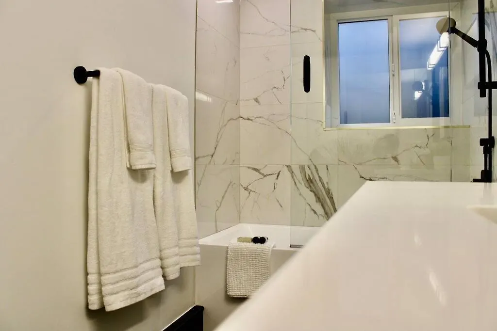 2Bdr Stylish Comfort Parkside Vancouver 0*,  Canada